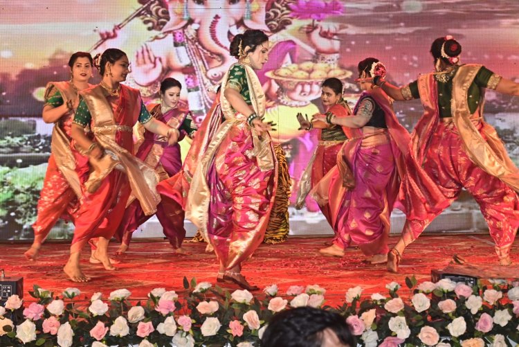 काशी के आंगन में उतरी गणगौर की अनुपम छटा, 200 महिलाओं-बच्चों की मनोहारी प्रस्तुति