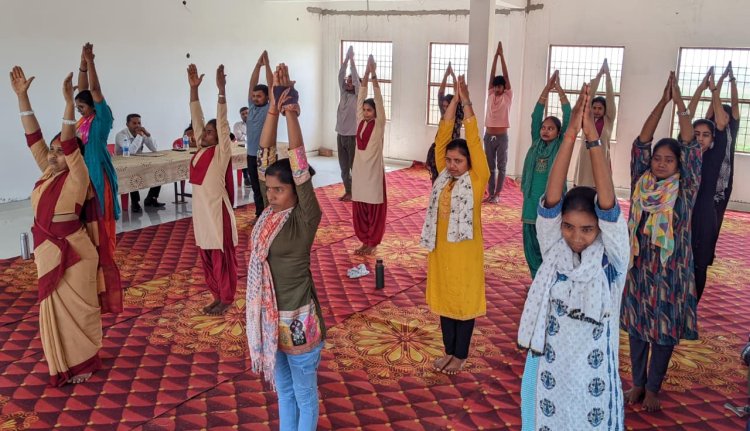 बीएड अभ्यर्थियों ने योग शिविर में सूर्य नमस्कार कर दिखाया उत्साह