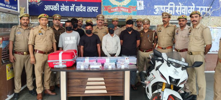 आउटर पर खड़ी ट्रेनों में चोरी करने वाले पांच शातिर चोर गिरफ्तार, 5 लाख नकदी समेत अन्य माल बरामद