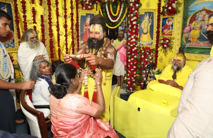 राष्ट्रपति मुर्मु ने प्रेमानंद महाराज से की भेंट, लिया आशीर्वाद