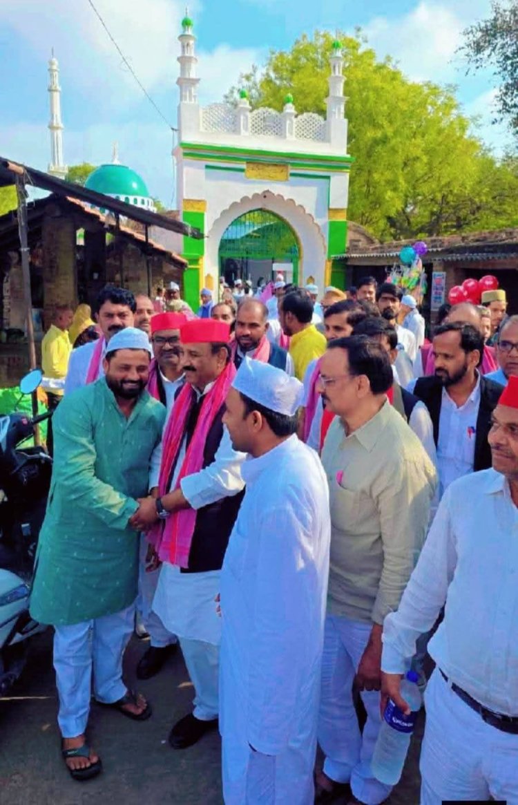 सपा प्रदेश अध्यक्ष श्यामलाल पाल ने विभिन्न ईदगाहों में पहुंचकर दी ईद की बधाई
