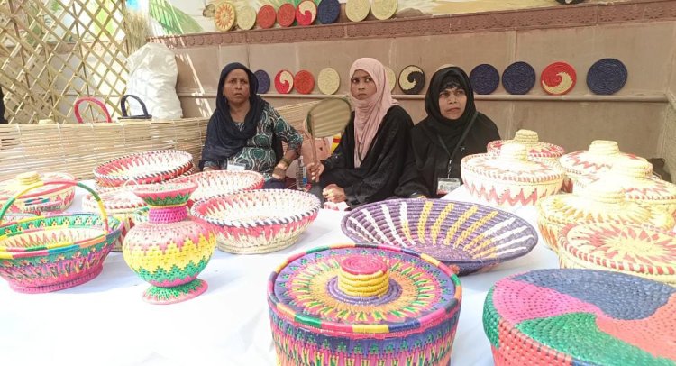 प्रयागराज: नवरात्र पर्व में दिखी नारी सशक्तिकरण की झलक, महिलाओं ने योगी सरकार को दिया श्रेय