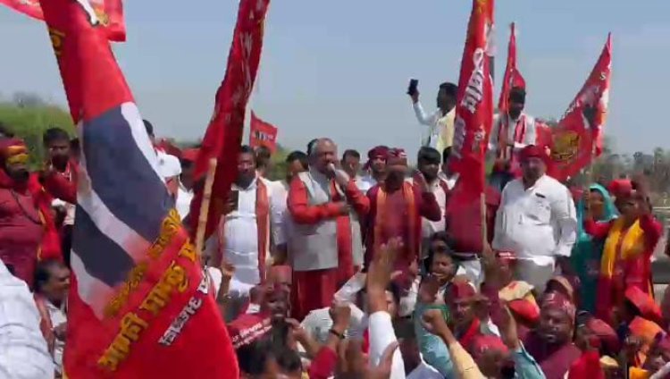 श्रृंगवेरपुर धाम में अवैध कब्जे के विरोध में डॉ. संजय निषाद धरने पर बैठे