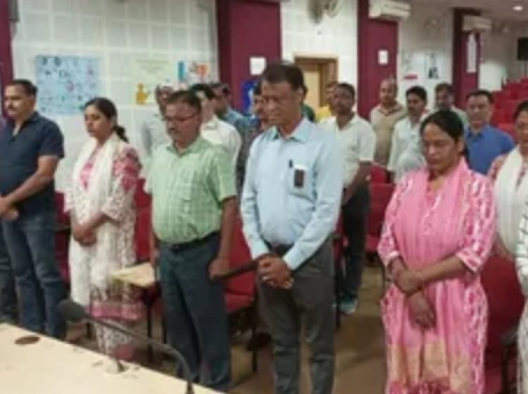 उदय प्रताप कॉलेज में शिक्षकों ने दी मृतक छात्र सूर्य प्रताप को श्रद्धांजलि