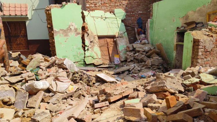 वाराणसी में सिलेंडर ब्लास्ट से मकान गिरा,मलबे में दबकर भाई-बहन की मौत