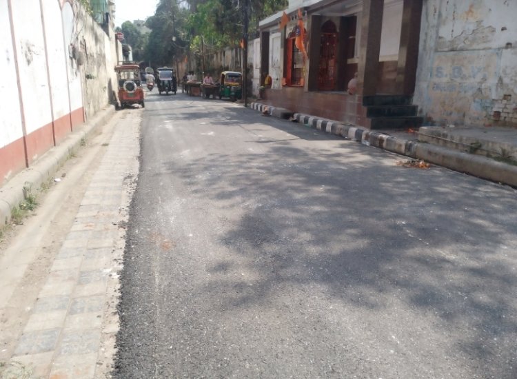 वाराणसी में नवरात्र पर चौकाघाट से लेबर कालोनी चौराहा तक की सड़क हुई गड्ढा मुक्त