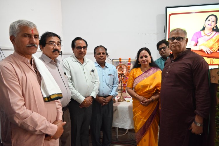 केएम विश्वविद्यालय में भव्य शास्त्रीय संगीत कार्यक्रम में गायिका सुनंदा ने बांधा समां