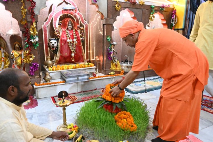 महागौरी की पूजा कर मुख्यमंत्री ने किया हवन, की लोकमंगल की प्रार्थना