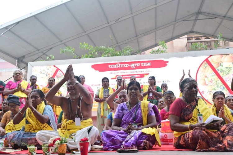 श्री काशी विश्वनाथ मंदिर में तमिलनाडु से आए श्रद्धालुओं ने तिरुवासगम का किया संपूर्ण पाठ