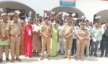 जौनपुर की साइबर पुलिस ने 240 गुमशुदा मोबाइल फोन मालिकों को लौटाए