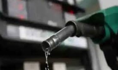 पाकिस्तान में पेट्रोल की कीमत में कटौती, नया भाव 378 रुपये प्रति लीटर