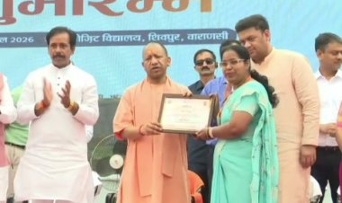 मुख्यमंत्री योगी आदित्यनाथ ने स्कूल चलो अभियान 2026 का किया शुभारंभ, शैक्षणिक सामग्री बांटी