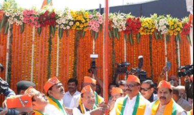 पंकज चौधरी ने भाजपा कार्यालय पर किया ध्वजारोहण, कहा 2027 के विधानसभा चुनाव में लगायेंगे हैट्रिक