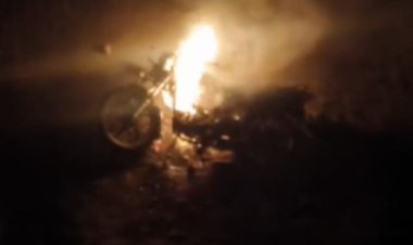 प्रयागराज : दो पक्षों में मारपीट के बाद बवाल, पथराव और आगजनी