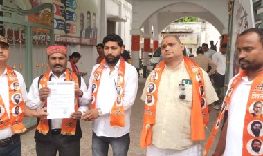 निजी स्कूलों पर मनमानी फीस वसूली का आरोप, शिवसेना ने सौंपा ज्ञापन