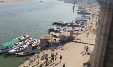 वाराणसी के घाटों पर पर्यटकों ने निशुल्क वाईफाई सुविधा का लिया लाभ