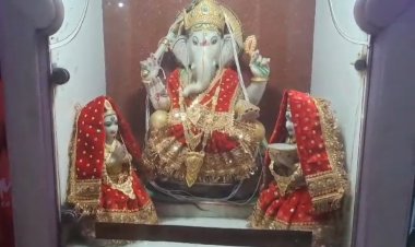 पत्नी बच्चे के साथ दर्शन करने गए चोर ने मंदिर से पार किये चांदी के 07 मुकुट, घटना सीसीटीवी में कैद