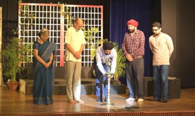 नाटक ’देही’ ने उठाए अस्तित्व पर गहरे सवाल, क्या मशीन कभी ’इंसान’ बन पाएगी?