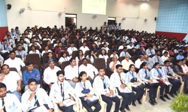 नए ऊर्जावान युवाओं को उद्यमिता की ओर प्रेरित करना समय की आवश्यकता : प्रो सुतावने