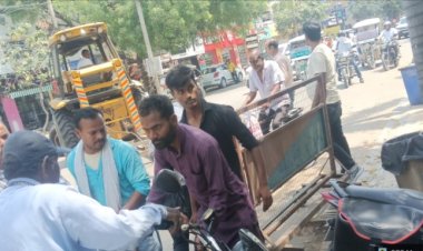 लखनऊ नगर निगम का अतिक्रमण के खिलाफ सघन अभियान, कई अस्थायी दुकानें हटाईं