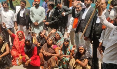 हिन्दू परिवारों के साथ हो रहे उत्पीड़न मामले में डीएम से मिले विहिप के पदाधिकारी, कार्रवाई की मांग