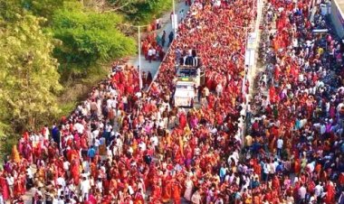 प्रयागराज में दिव्यता के साथ निकली राष्ट्र हनुमंत कथा मंगल कलश यात्रा