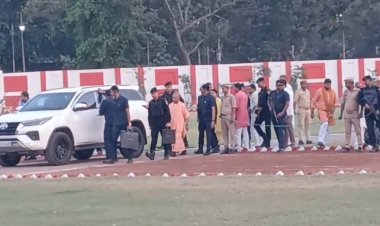 प्रधानमंत्री मोदी के दौरे की तैयारियों का जायजा लेने प्रदेश के मुख्यमंत्री योगी वाराणसी पहुंचे