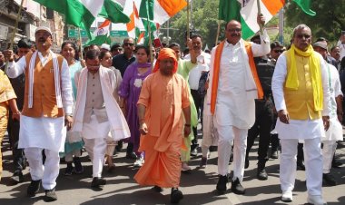 Lucknow: Women's public outrage march: In the scorching heat, tirelessly, women held a mirror to the Samajwadi Party and the Congress.