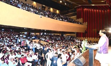 युवा अपने परिश्रम व प्रतिभा से राष्ट्र निर्माण में निभाएं अग्रणी भूमिका : केशव प्रसाद मौर्य