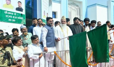 दानिश आजाद अंसारी ने दिखाई झंडी, लखनऊ से 427 हज यात्री हुए रवाना