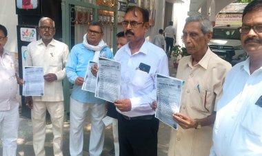 मछलीशहर तहसील में भ्रष्टाचार के आरोप, अधिवक्ताओं ने जिलाधिकारी से की शिकायत