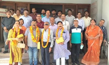 प्रयागराज : आकाशवाणी ने उप्र संगीत नाटक अकादमी के चयनित कलाकाराें काे अकादमी पुरस्कार से किया सम्मानित