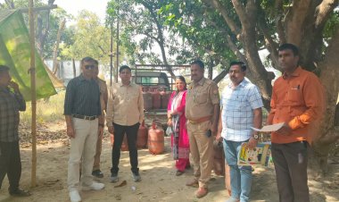 जौनपुर में घरेलू सिलेंडर से गैस चोरी करते दो आरोपित गिरफ्तार, वाहन, सिलेंडर व रिफलिंग मशीन बरामद