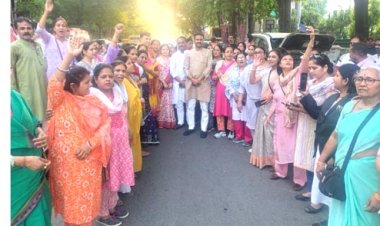 वक्ताओं ने कहा, ‘नारी शक्ति का स्वाभिमान, विपक्ष ने फिर किया अपमान’