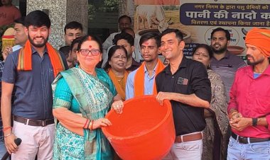 भीषण गर्मी में पशुओं के लिए पानी की नांद वितरण, महापौर ने किया शुभारंभ