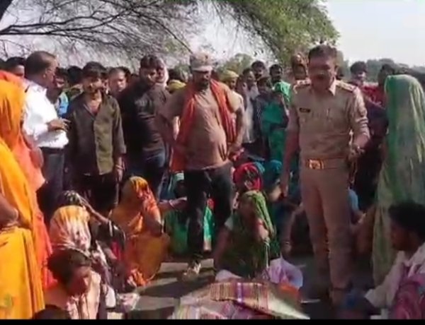 मारपीट के बाद नहर में फेंके गए युवक की मौत, परिजनों ने लगाया जाम