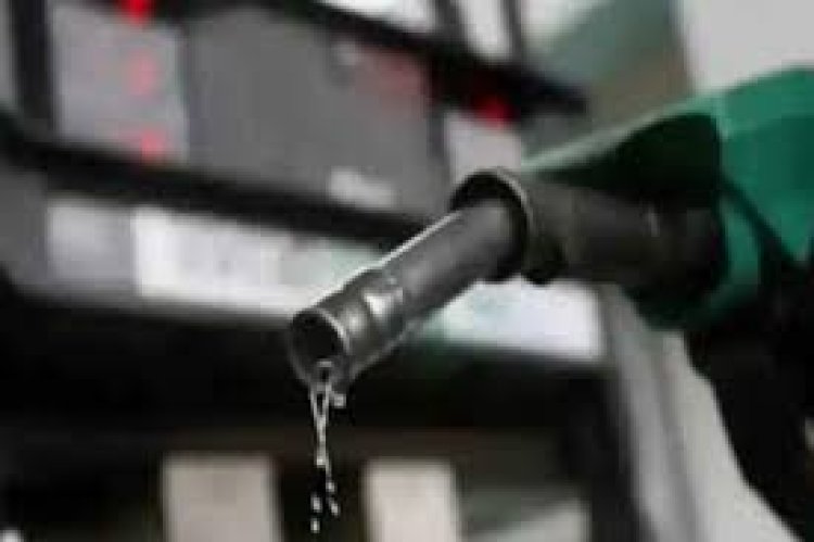 पाकिस्तान में पेट्रोल की कीमत में कटौती, नया भाव 378 रुपये प्रति लीटर