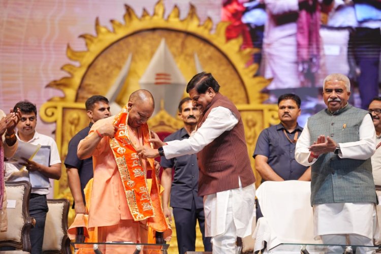 काशी में दिखी मध्यप्रदेश के मुख्यमंत्री डॉ मोहन यादव और यूपी के सीएम योगी के बीच बॉन्डिंग