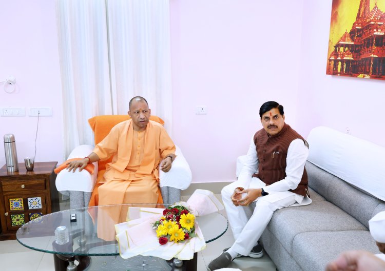 काशी में दिखी मध्यप्रदेश के मुख्यमंत्री डॉ मोहन यादव और यूपी के सीएम योगी के बीच बॉन्डिंग