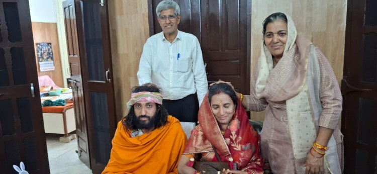 आईआईटीएन बाबा अभय सिंह ने कर ली शादी, पत्नी संग पैतृक जिला झज्जर पहुंचे