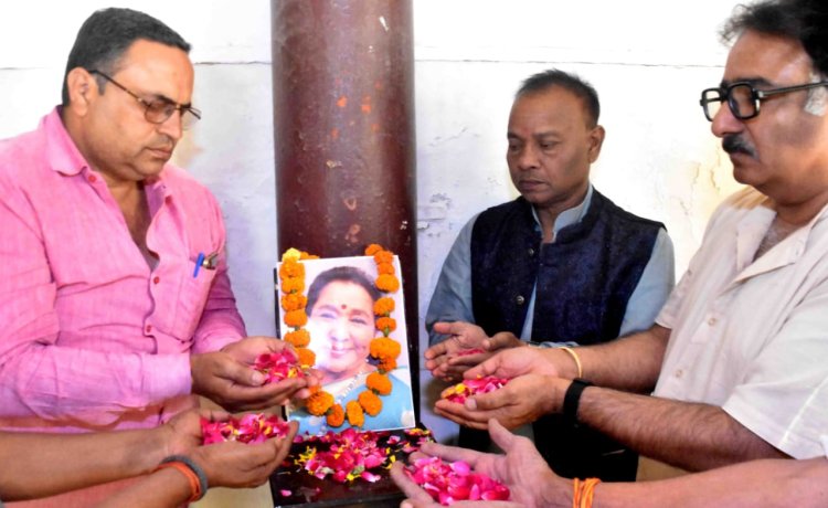 आशा भोसले थी उच्च कोटि की गायिका : पवन श्रीवास्तव