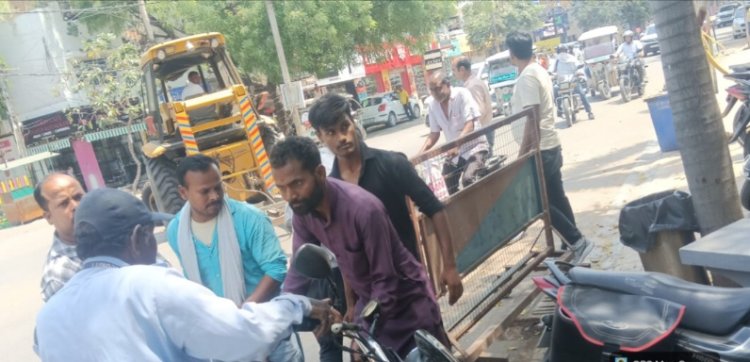 लखनऊ नगर निगम का अतिक्रमण के खिलाफ सघन अभियान, कई अस्थायी दुकानें हटाईं