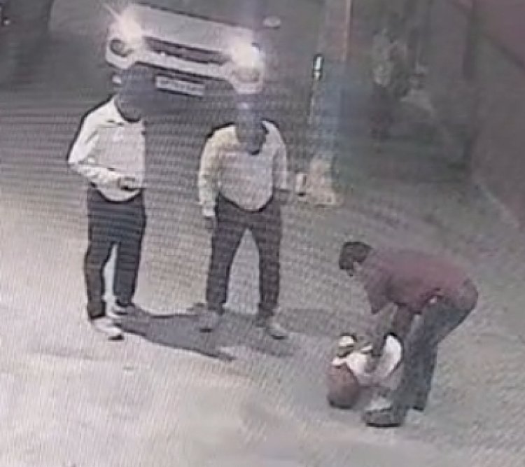 कानपुर सेंट्रल प्लेटफॉर्म-1 पर गिरे टीटीई को सीपीआर दे(कर बचाई जान