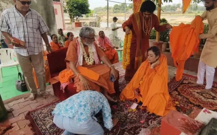 महाकुंभ में वायरल हुई मॉडल हर्षा रिछारिया ने लिया संन्यास, उज्जैन में खुद पिंडदान कर त्यागा पिछला जीवन