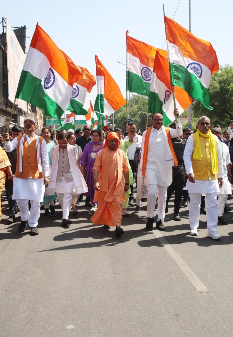 Lucknow: Women's public outrage march: In the scorching heat, tirelessly, women held a mirror to the Samajwadi Party and the Congress.