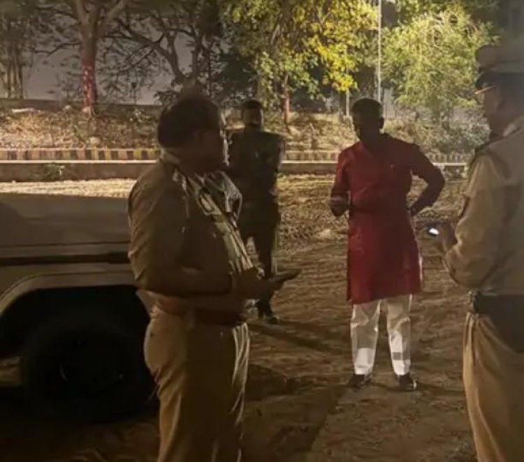 विधायक पियूष रंजन निषाद के काफिले को ट्रक ने मारी टक्कर, बाल-बाल बचे