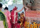 पति के सुदीर्घ जीवन के लिए महिलाओं ने रखा वट सावित्री व्रत
