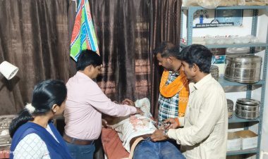 विदाई से लौट रही बोलेरो पेड़ से टकराई, तीन की हालत गंभीर
