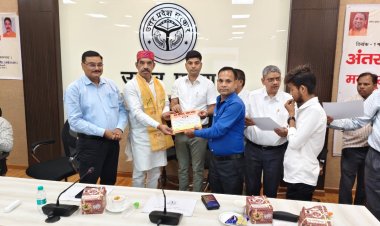 श्रमिकों के सामाजिक और आर्थिक सशक्तिकरण के लिए लगातार काम कर रही सरकार : अनिल दीक्षित