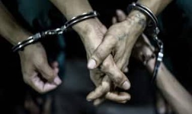 नोएडा में प्रेमी— प्रेमिका के छत से कूदने के मामले में नया मोड़, हत्या के आरोप में पति-पत्नी गिरफ्तार